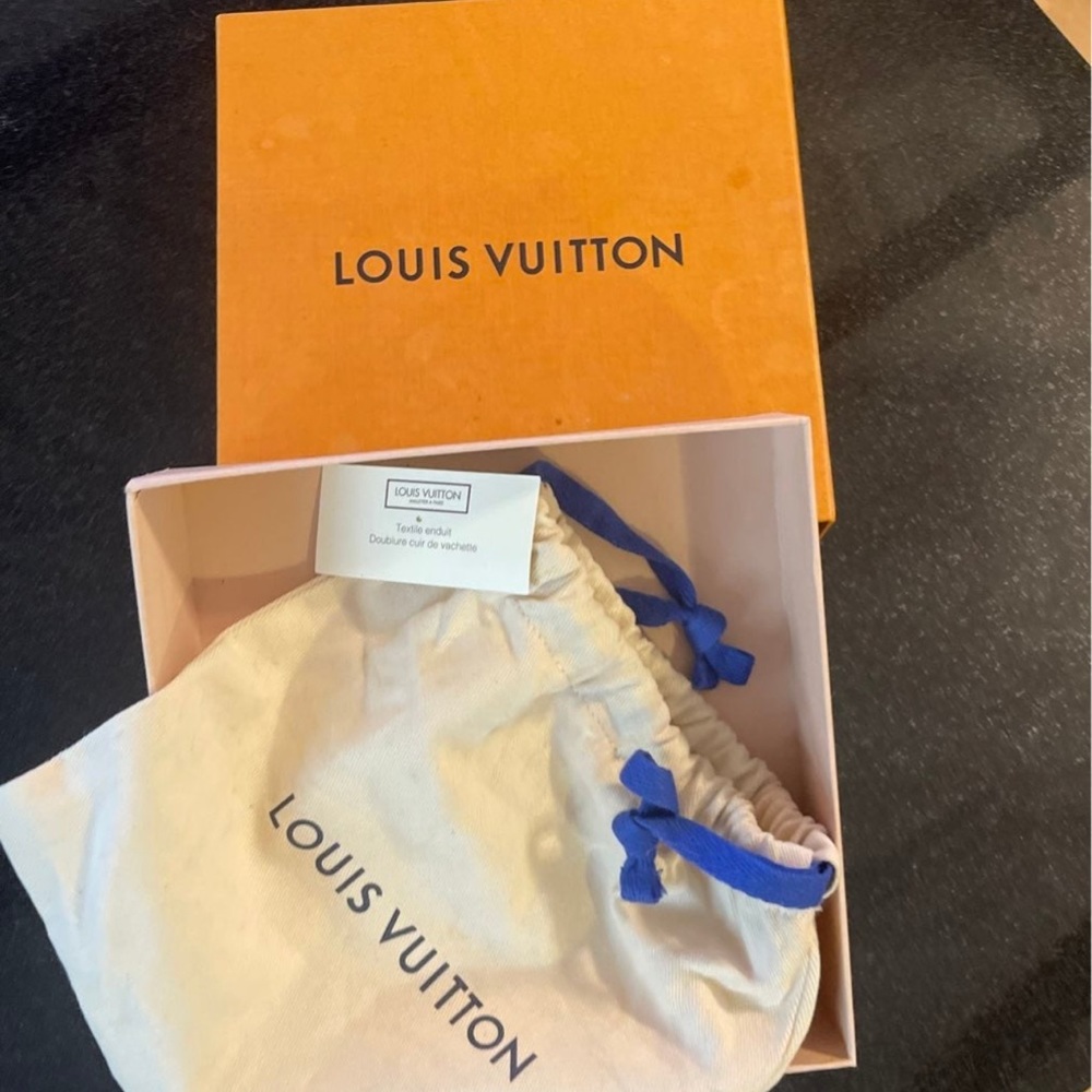 Louis Vuitton belt Size 80/32 . - Picture 9 of 9